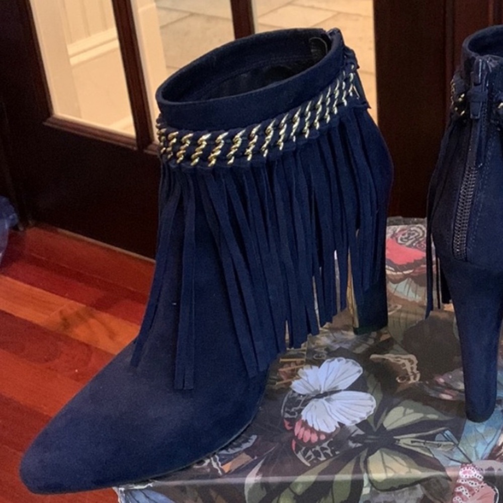Stuart Weitzman - Picture 6 of 9